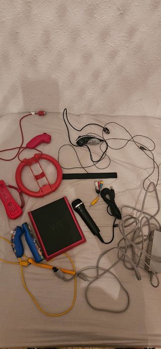 Wii mini - Consola roja y negra