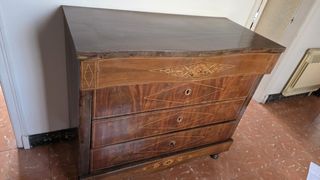 Cómoda antigua de madera