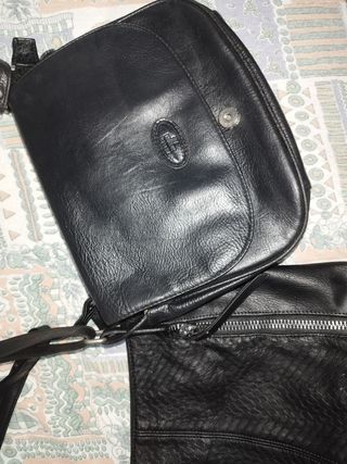 2 bolsos negros piel - 15€