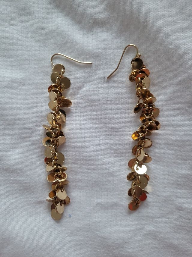 Pendientes largos dorados