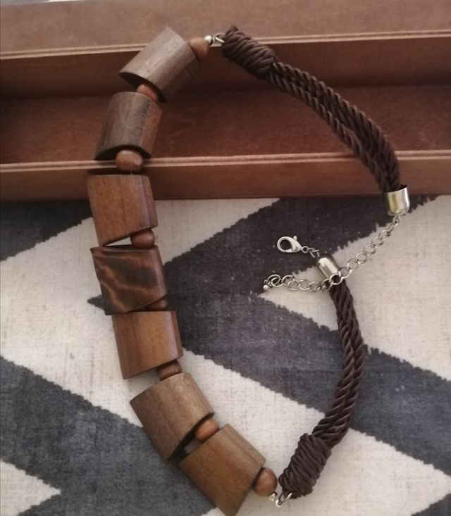 Collana legno marrone - Ciondoli cubo