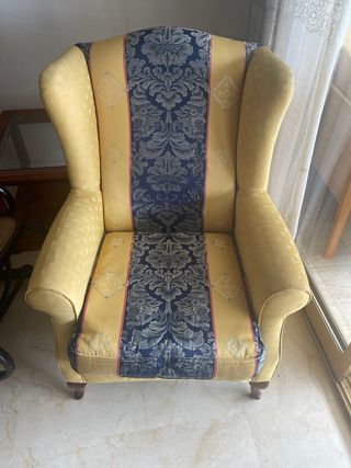 Sillón orejero amarillo y azul