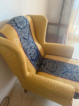 Sillón orejero amarillo y azul