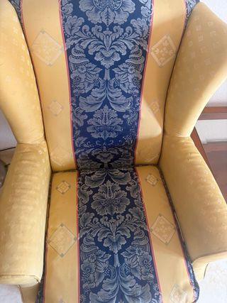 Sillón orejero amarillo y azul