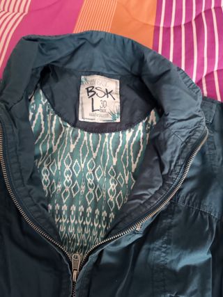 Cazadora Bershka azul - Talla L. Equivale talla S