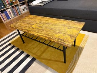 Mesa centro mármol dorado