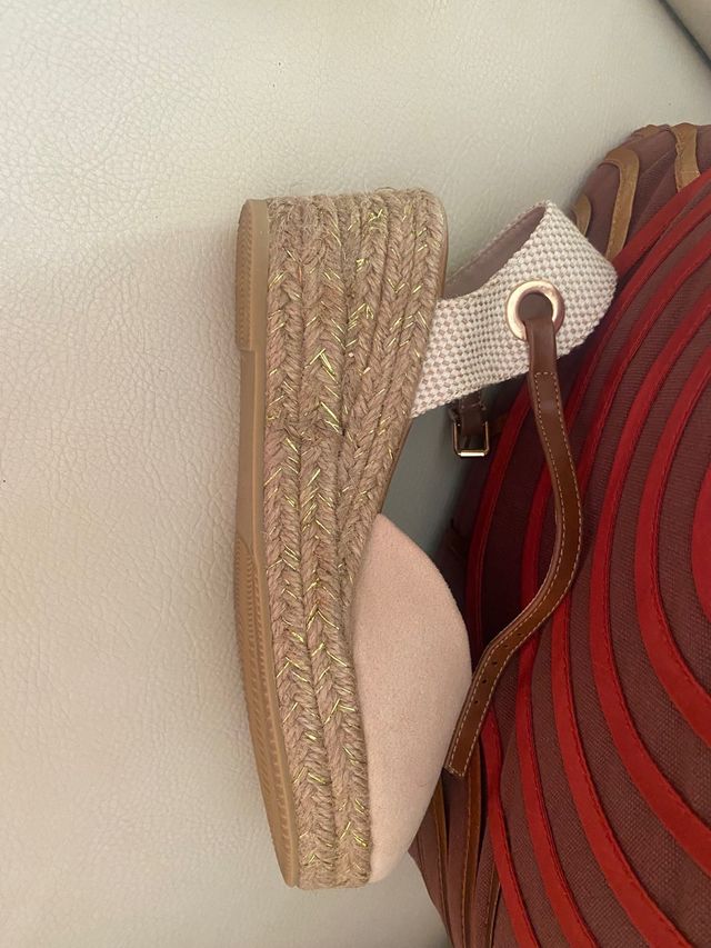 Sandalias cuña beige,rosa