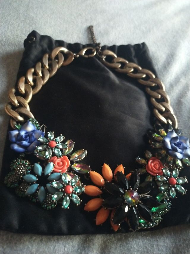 Collar Zara flores dorado multicolor