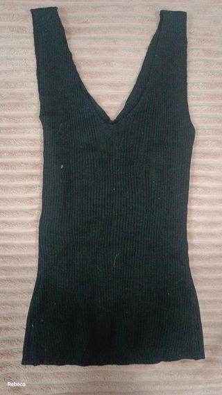 Top negro c/escote en V
