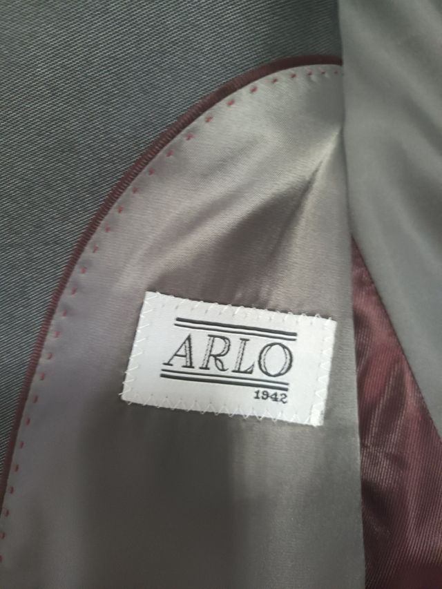 Traje gris hombre