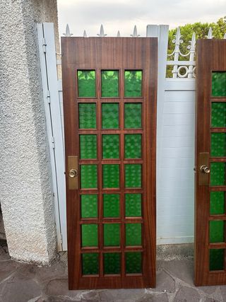 Puertas vintage de madera con cristal verde