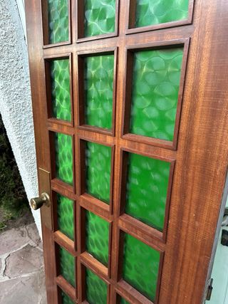 Puertas vintage de madera con cristal verde