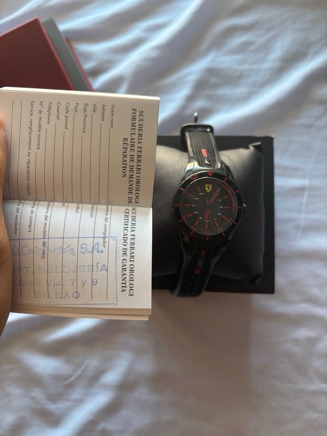 Reloj Ferrari - Negro y Rojo