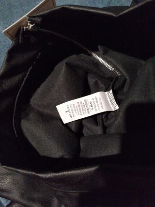 Falda negra cuero sintético