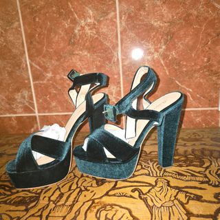Zapatos negros tacón alto