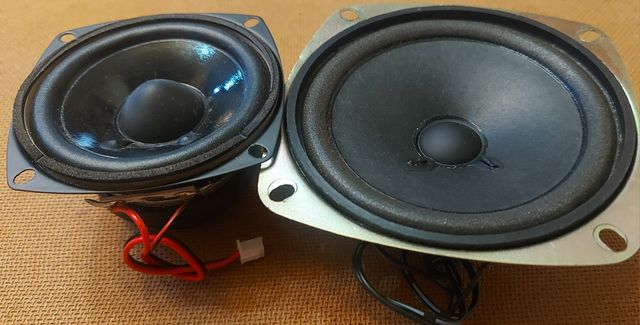 Lote 6 Altavoces 4Ω - varios vatios.