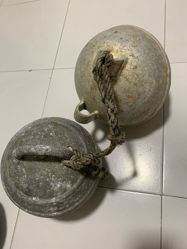 Boyas antiguas de aluminio