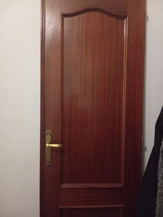 Puerta madera maciza