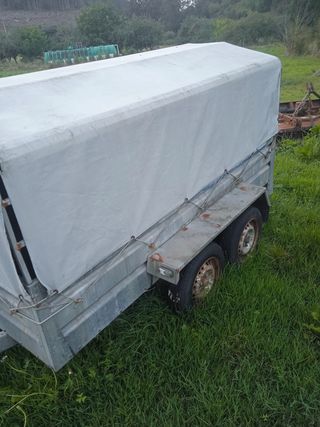 Remolque ligero con lona