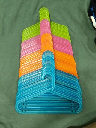 40 Perchas Colores - Infantiles