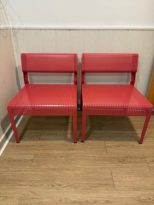 2 Sillones rojos metal para interior y exterior. 