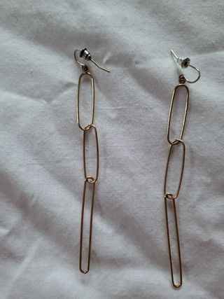 Pendientes largos dorados