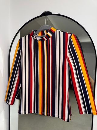 Top rayas multicolor cuello medio