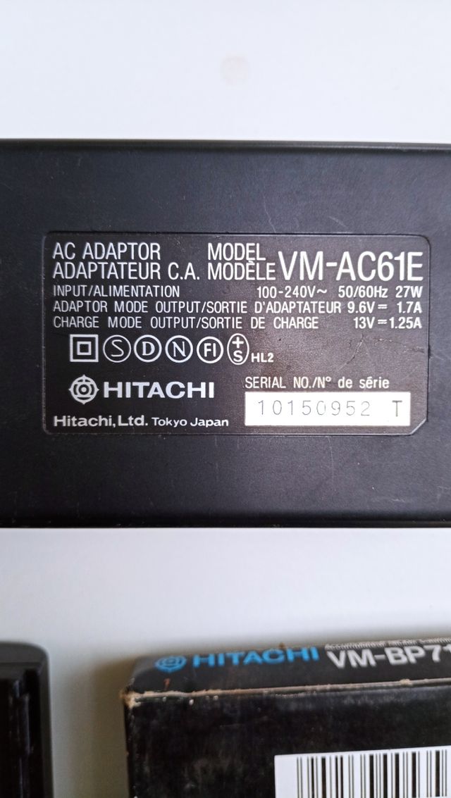 Cargador Hitachi VM-BP71 + 3 Baterías
