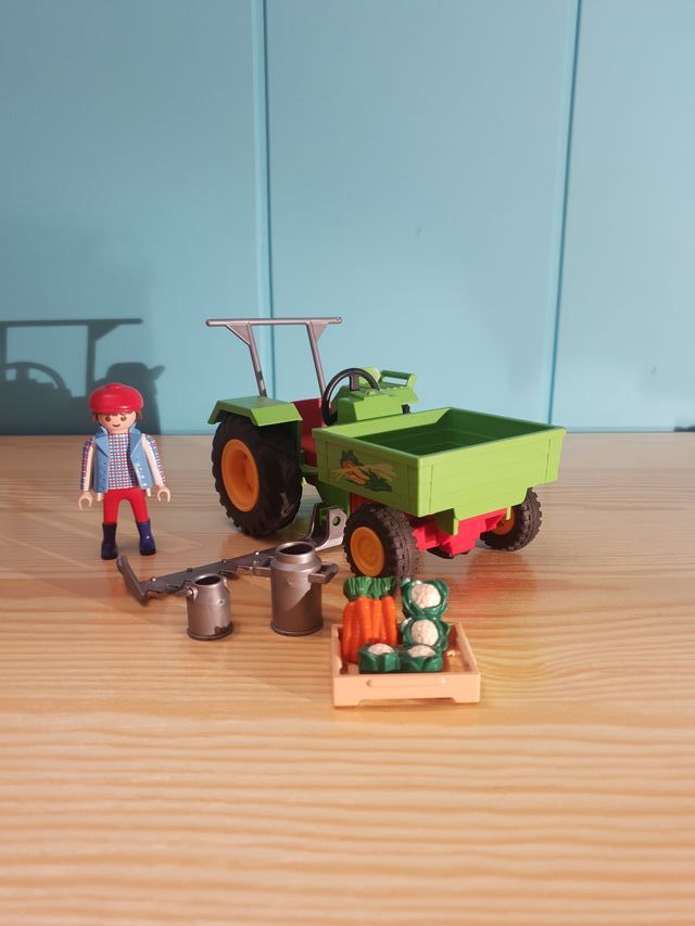 PLAYMOBIL Granjero con su Tractor.