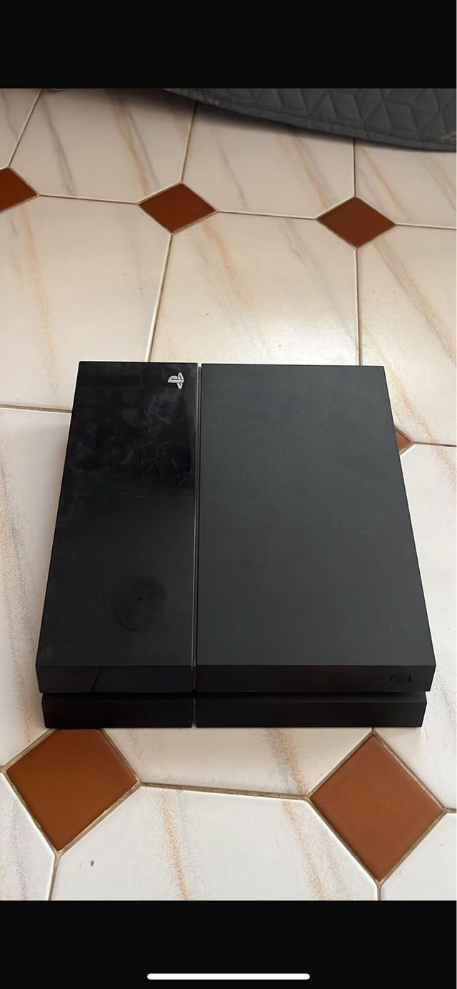 PS4 (PlayStation 4)  110€ con mando