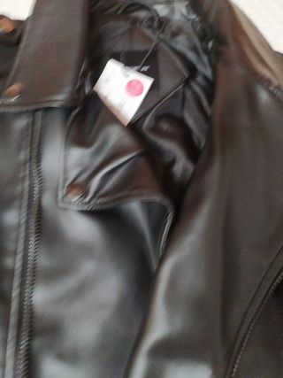 Cazadora negra polipiel