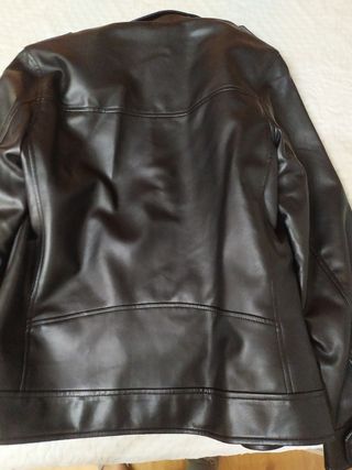 Cazadora negra polipiel