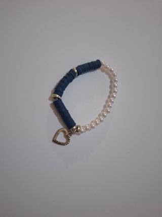 Pulsera perlas azul con corazón