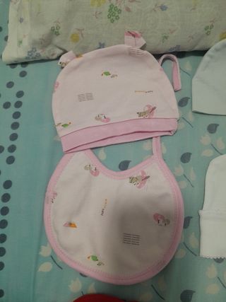 Gorros recién nacido (2 azules, 2 rosas, 1 roja)