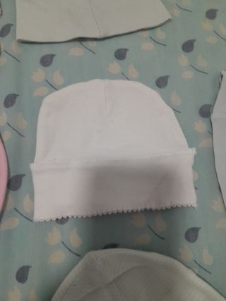 Gorros recién nacido (2 azules, 2 rosas, 1 roja)
