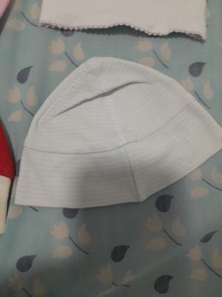 Gorros recién nacido (2 azules, 2 rosas, 1 roja)
