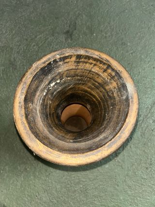 Jarrón cerámico antiguo dorado