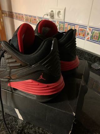 Zapatillas Jordan Max Aura 4 (37,5) 
ORIGINALES