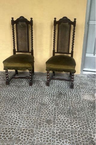 2 Sillas antiguas madera maciza