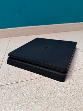 PS4 (PlayStation 4) Slim Negra + juegos de regalo