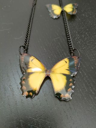 Collana con 2 farfalle gialle e nere