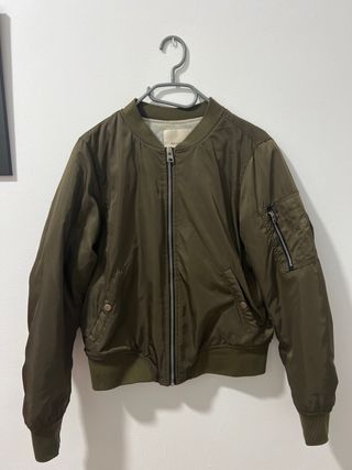 Cazadora bomber verde militar