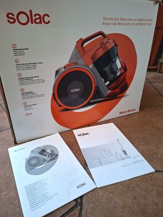 Aspiradora 800W - roja y gris