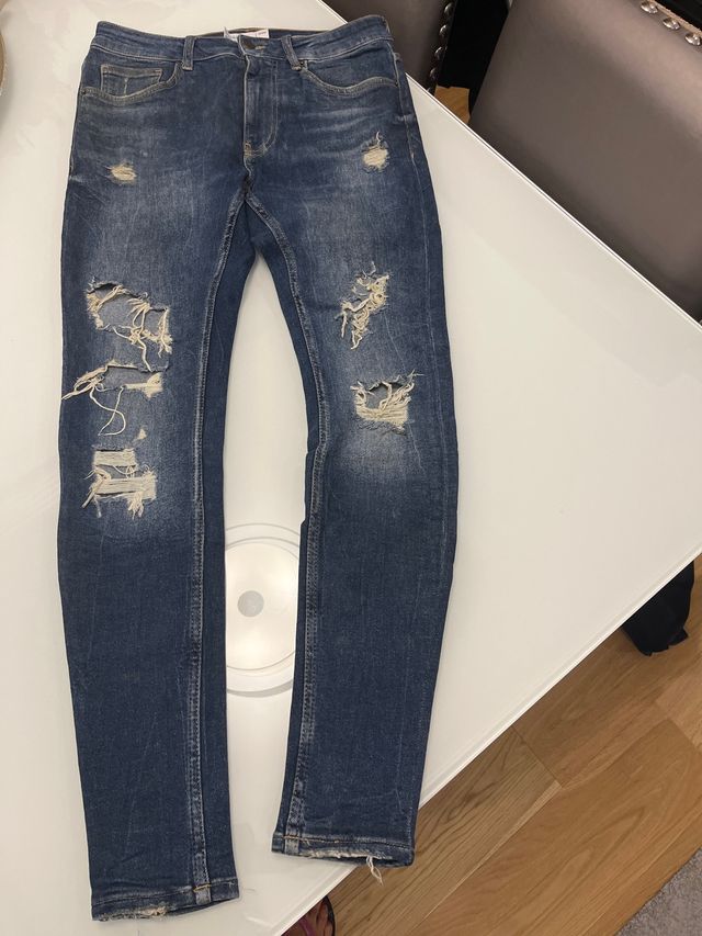 Pitillo rotos azul oscuro
Súper Skinny Denim