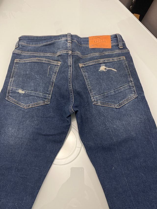 Pitillo rotos azul oscuro
Súper Skinny Denim