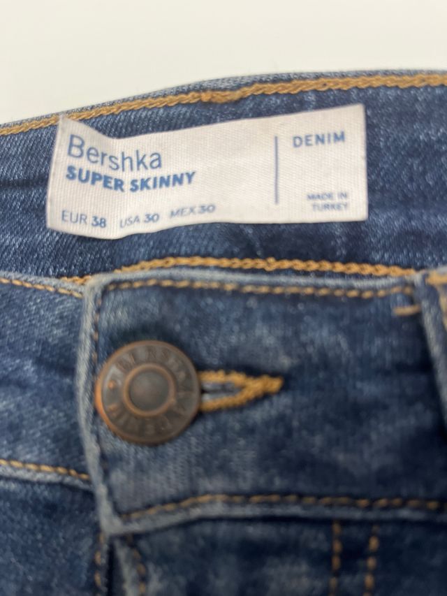 Pitillo rotos azul oscuro
Súper Skinny Denim