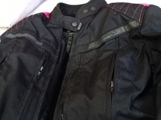 Chaqueta moto mujer negra-fucsia marca onboard 