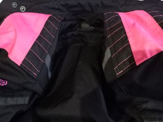 Chaqueta moto mujer negra-fucsia marca onboard 