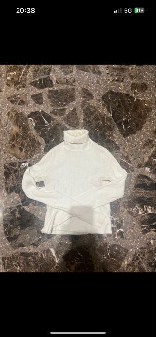 Suéter cuello vuelto blanco Bershka