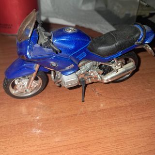 moto a escala BMW R1000 RS